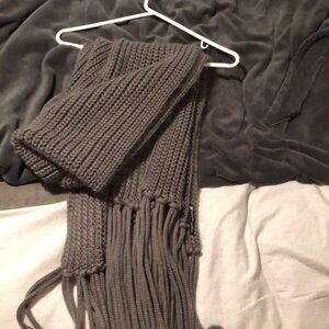 - - 5F Bergdorf Goodman chunky knit scarf with knitted tassels